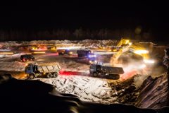 Кадр 2: Ночной объект. Общий план.